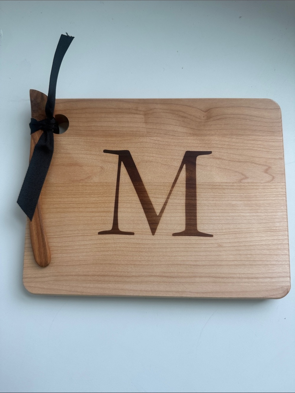 NWOT Monogram 'M' Engraved Natural Wood Serving Board - Light Brown